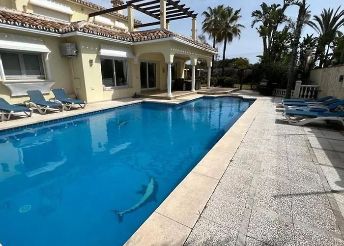 Beautiful Villa 2 Steps From The Beach